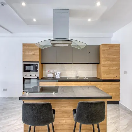 Qawra Fully Equipped Apartments, Opposite The By 360 Estates Апартаменты