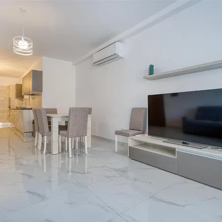 Qawra Fully Equipped Apartments, Opposite The By 360 Estates סיינט פול ביי