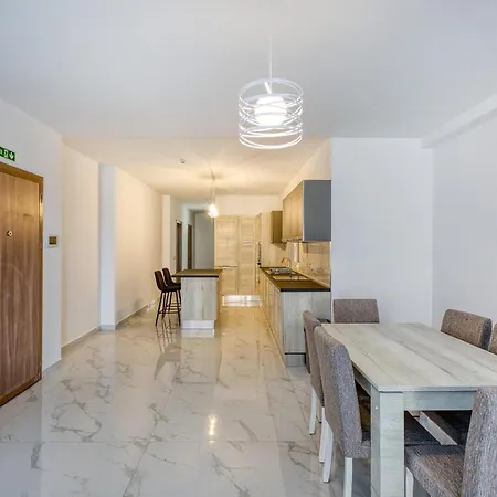 Qawra Fully Equipped Apartments, Opposite The By 360 Estates דירה סיינט פול ביי