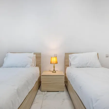 דירה Qawra Fully Equipped Apartments, Opposite The By 360 Estates סיינט פול ביי