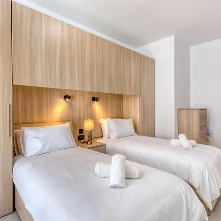 Qawra Fully Equipped Apartments, Opposite The By 360 Estates Apartman