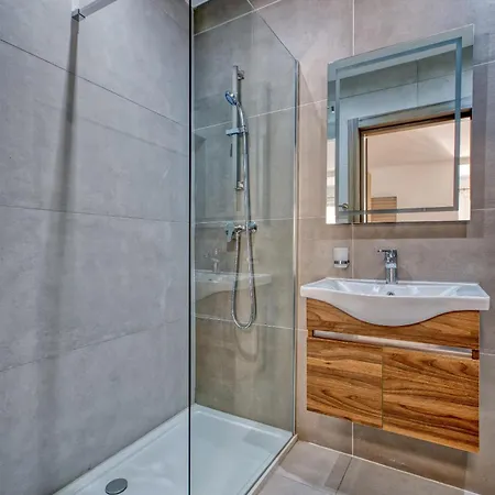 Qawra Fully Equipped Apartments, Opposite The By 360 Estates *