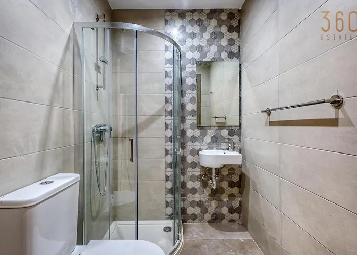 Qawra Fully Equipped Apartments, Opposite The By 360 Estates Apartment