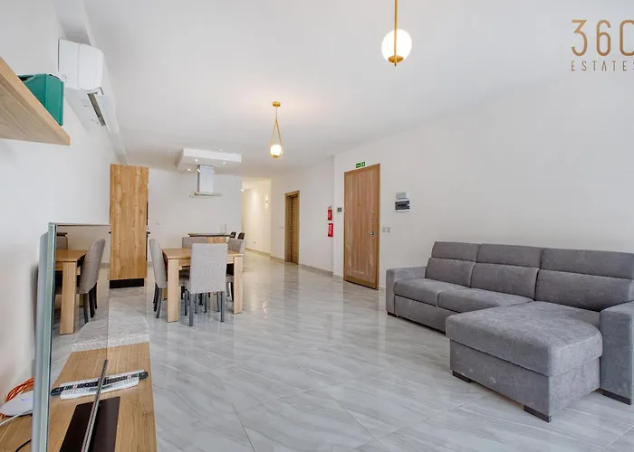 Qawra Fully Equipped Apartments, Opposite The By 360 Estates St. Paul's Bay