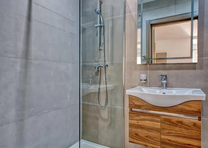 Qawra Fully Equipped Apartments, Opposite The By 360 Estates *