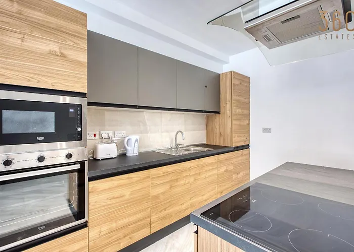 Qawra Fully Equipped Apartments, Opposite The By 360 Estates Apartment St. Paul's Bay