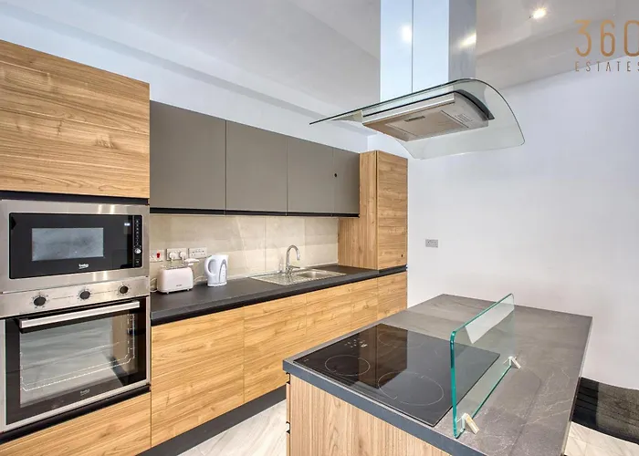 Qawra Fully Equipped Apartments, Opposite The By 360 Estates St. Paul's Bay