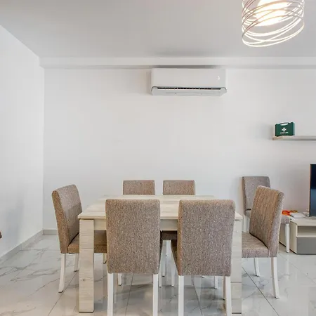 Qawra Fully Equipped Apartments, Opposite The By 360 Estates * 圣保罗湾城