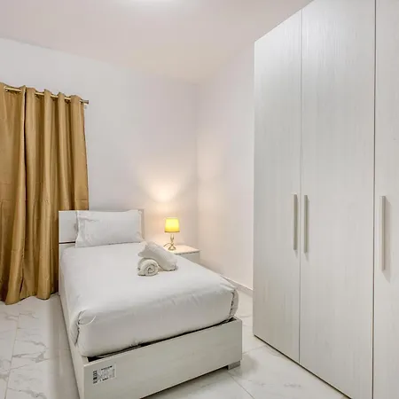 Qawra Fully Equipped Apartments, Opposite The By 360 Estates 圣保罗湾城