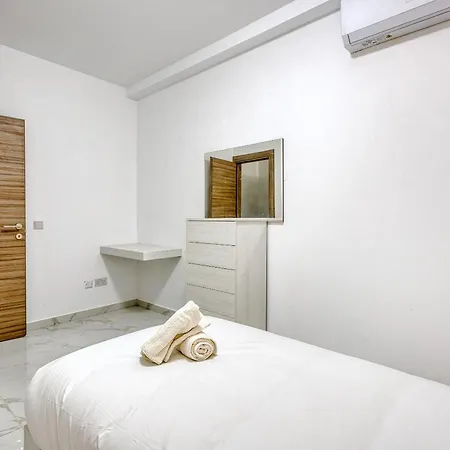 Qawra Fully Equipped Apartments, Opposite The By 360 Estates * 圣保罗湾城
