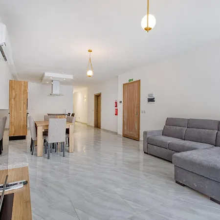 Qawra Fully Equipped Apartments, Opposite The By 360 Estates 圣保罗湾城
